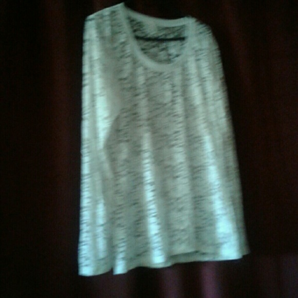 Shirt - Picture 3 of 4